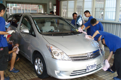 鏡面處理，產品介紹一般小轎車2000元/休旅車2500元/特大休旅車3000元