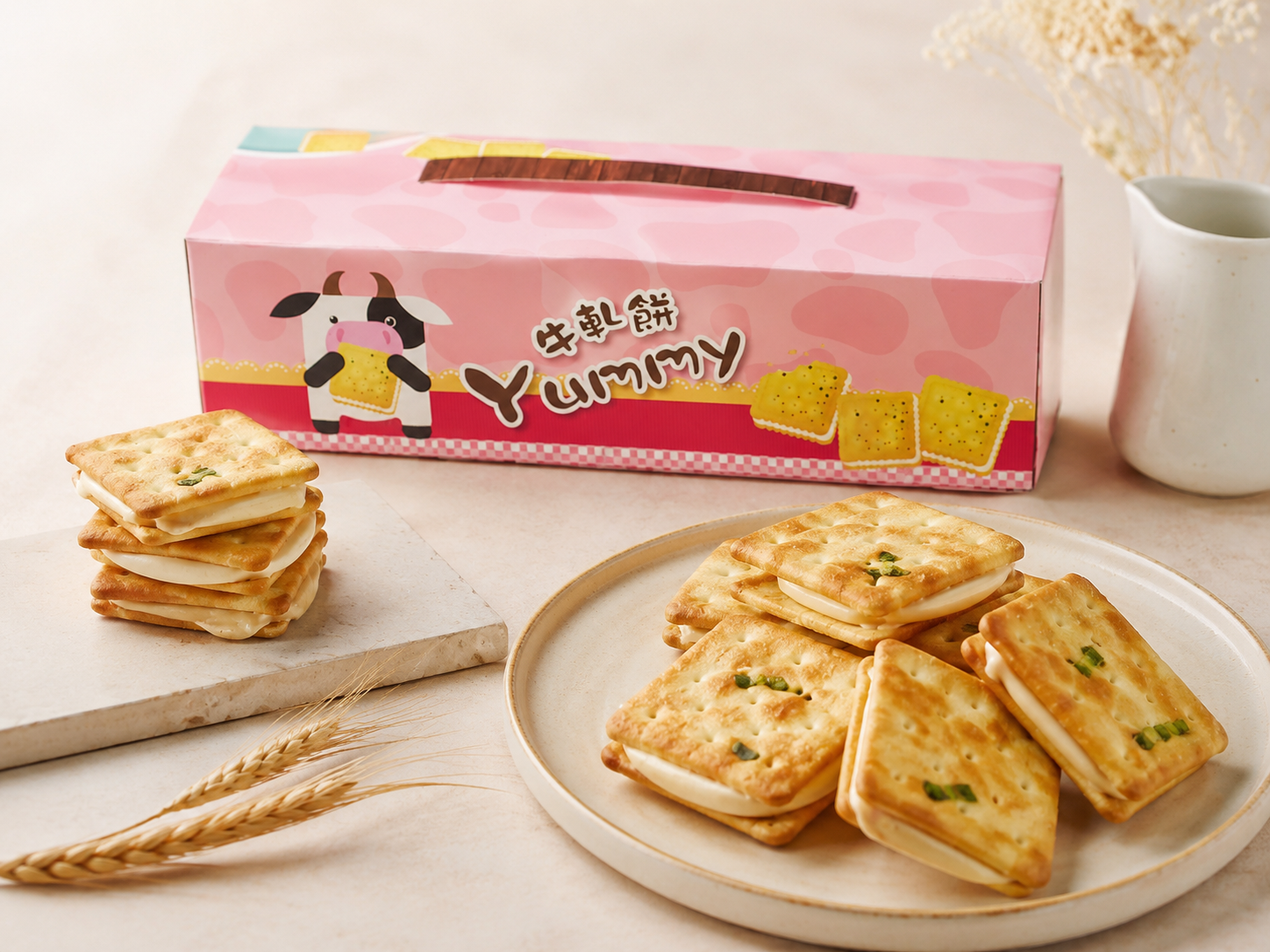 金香牛軋餅，產品介紹產品內容：20片/盒
葷素別：葷食
保存方式：常溫保存45天
商品特色
✔ 酥脆蘇打餅，口感輕盈不油膩。
✔ 香濃牛軋內餡，Q彈柔軟、奶香濃郁。
✔ 鹹甜比例恰到好處，越吃越順口。
✔ 獨立包裝，方便分享、攜帶與保存。
✔ 適合作為下午茶點心、辦公室零食、送禮分享。
※ 常溫宅配，消費金額滿$4,000免運費