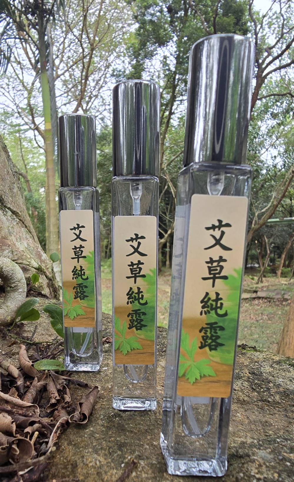 艾草純露，產品介紹從原料培育、製作、到包裝皆為身心障礙員工親力親為，就是要給您最健康安全的品質 ！

成份：
純水、艾草

用途：
除臭驅味、淨化空間

