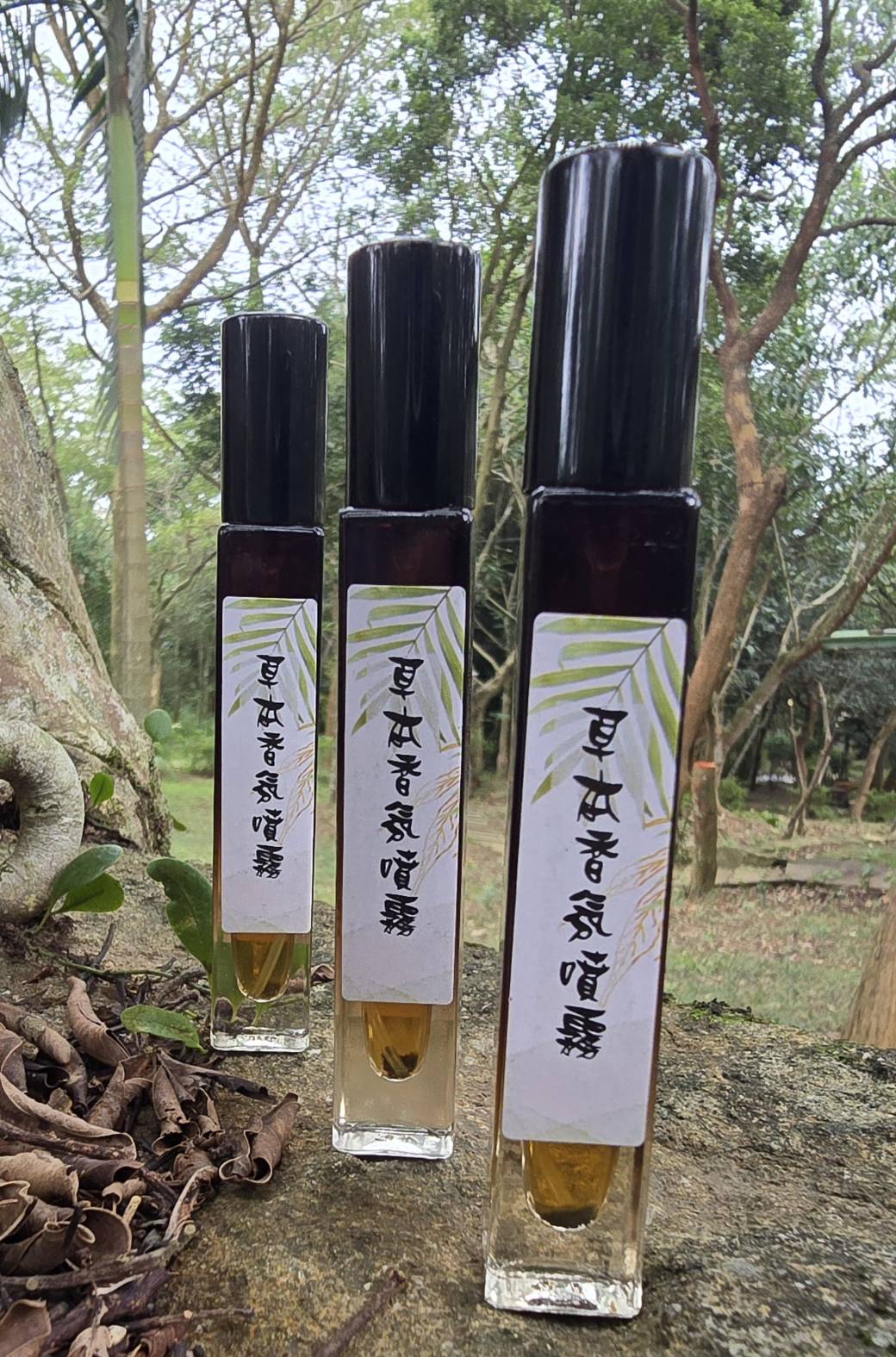 左手香酒精噴霧，產品介紹從原料培育、製作、到包裝皆為身心障礙員工親力親為，就是要給您最健康安全的品質 ！

成份：
75%酒精、左手香、香茅精油

用途：
除臭驅味、乾洗手

